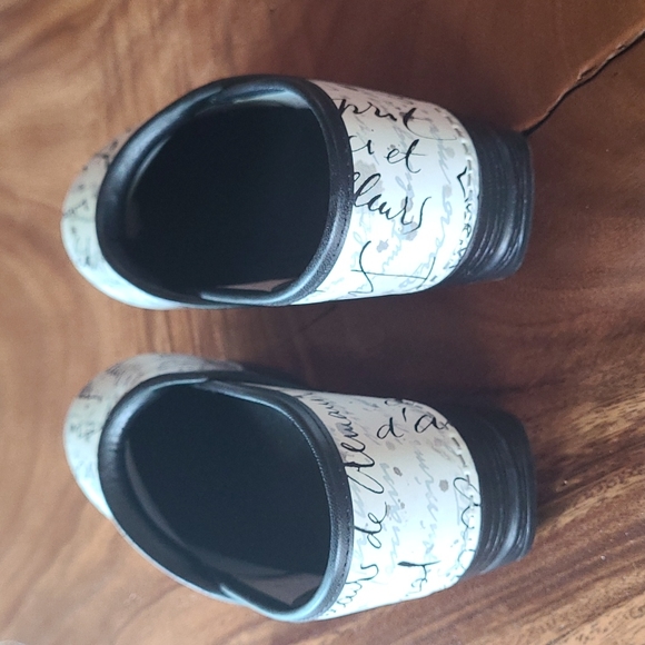 Dansko 38 off white graphic Clogs - Picture 3 of 11